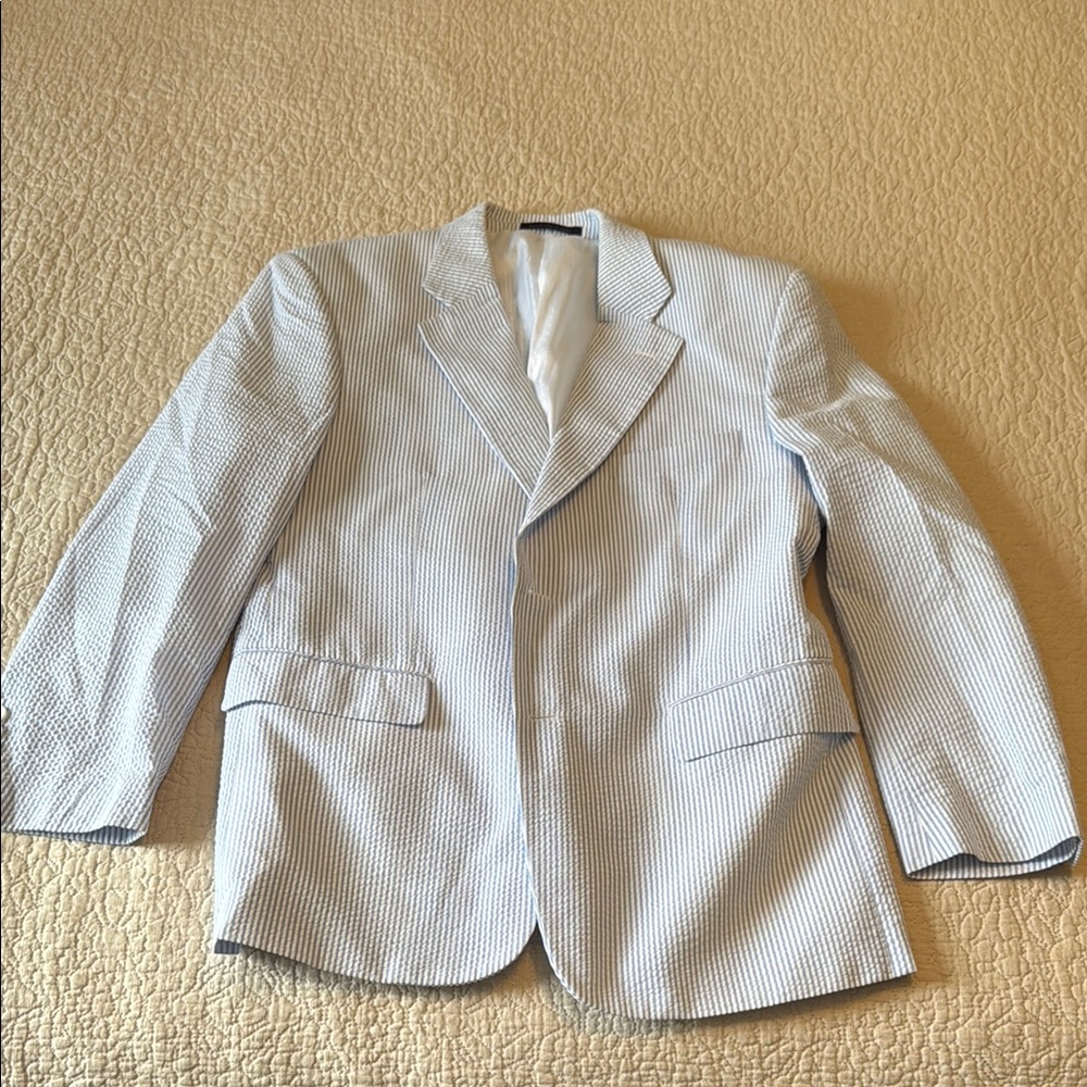 Blue Sport Coat with Notched Lapels and Lightweight Fabric
